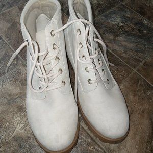Women's white mountain Cliff shoes size 10